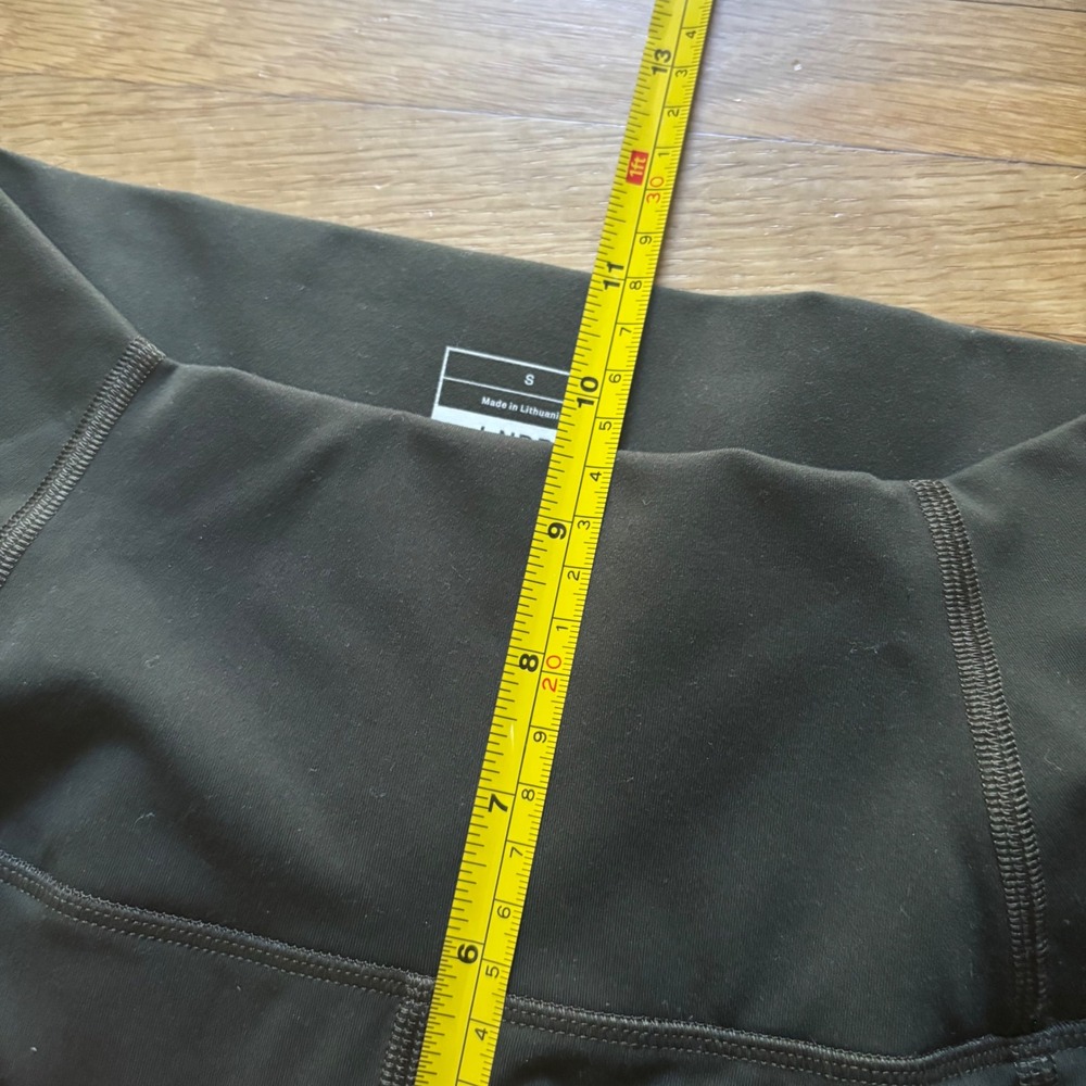LNDR Limitless Pocket Leggings Womens Small 25" Inseam Olive Gym Workout Fit - Picture 4 of 11